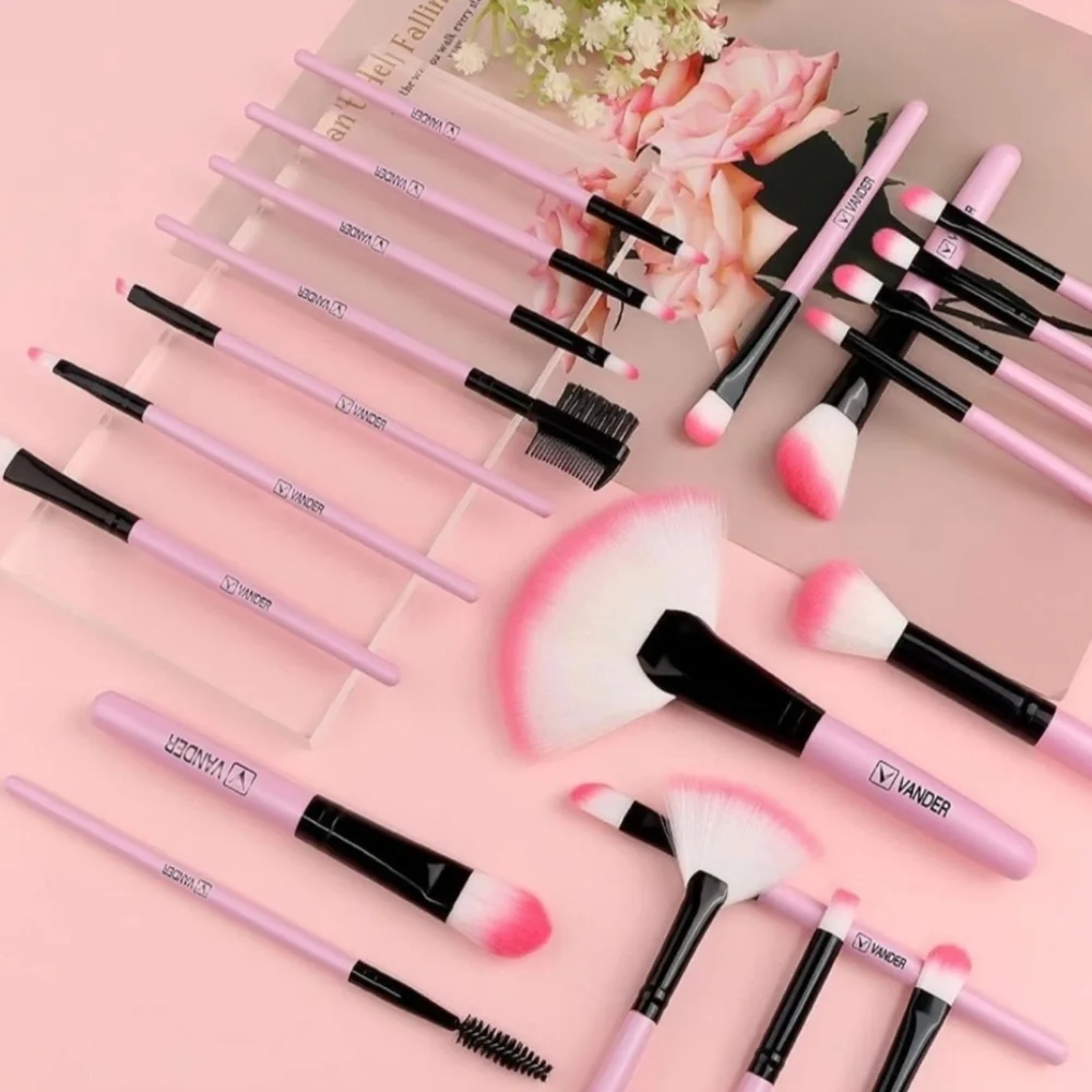 32 Piece Professional Makeup Brush Set with Storage Case Pouch (NWT)